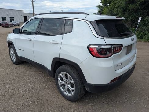 Used 2024 Jeep Compass Latitude AWD/4WD image 13