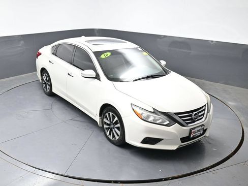 Used 2016 Nissan Altima 2.5 SL w/ 2.5 Technology Package FWD image 43
