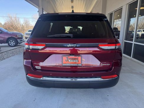 Used 2024 Jeep Grand Cherokee Altitude image 6