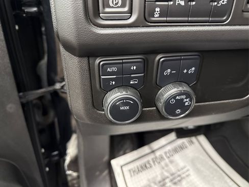 Used 2022 Chevrolet Suburban LS image 32