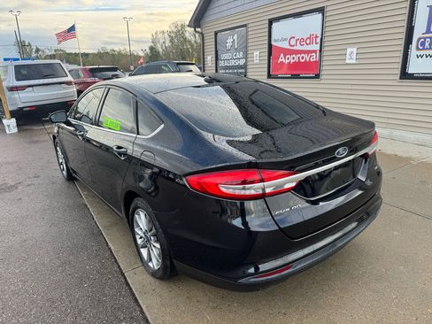 Used 2017 Ford Fusion SE w/ Fusion SE Technology Package image 7