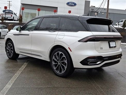 Used 2024 Lincoln Nautilus Reserve w/ Equipment Group 202A image 4