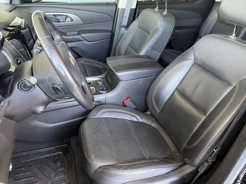 Used 2021 Chevrolet Traverse Premier FWD image 15