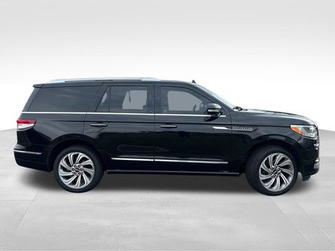 Used 2022 Lincoln Navigator Reserve AWD/4WD image 6