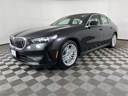 Used 2025 BMW 530i xDrive w/ Premium Package image 7