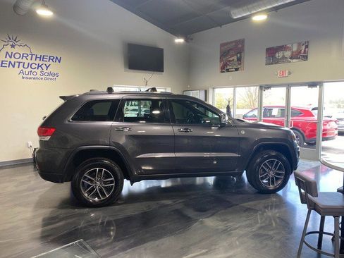 Used 2017 Jeep Grand Cherokee Limited w/ Luxury Group II image 2