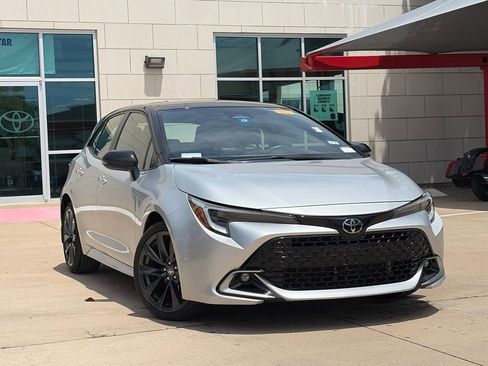Used 2023 Toyota Corolla XSE FWD image 2