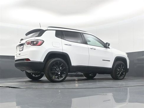 New 2026 Jeep Compass Latitude image 39