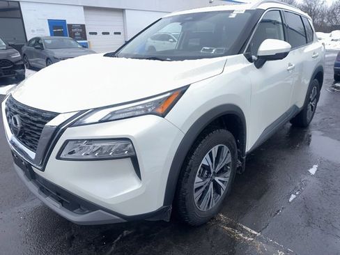 Used 2021 Nissan Rogue SV w/ Premium Package image 4