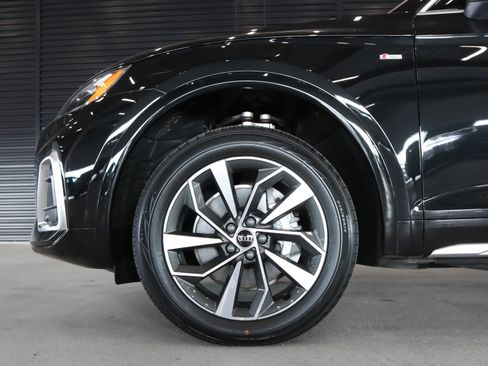 Used 2024 Audi Q5 2.0T Premium w/ Convenience Package image 5
