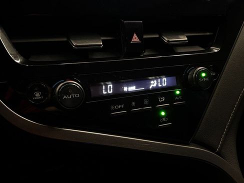 Used 2022 Toyota Camry SE image 14