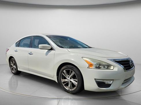 Used 2013 Nissan Altima 2.5 SV FWD image 5