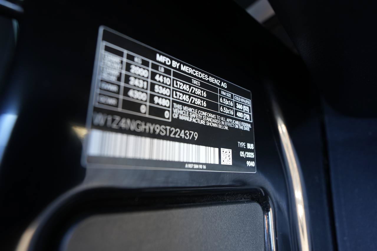 Used 2025 Mercedes-Benz Sprinter 2500 image 30