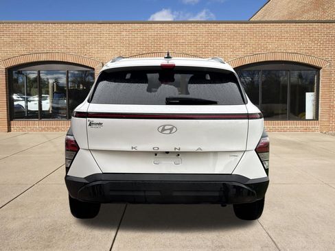 Certified 2025 Hyundai Kona SEL AWD/4WD image 4