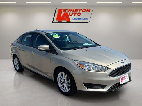 Used 2015 Ford Focus SE w/ SE Cold Weather Package FWD image 14