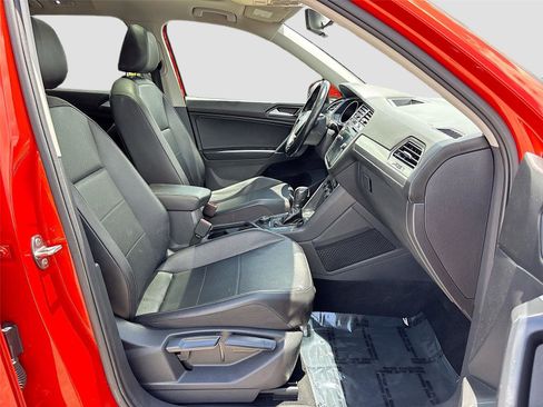 Used 2018 Volkswagen Tiguan SE w/ Panoramic Sunroof Package AWD/4WD image 28