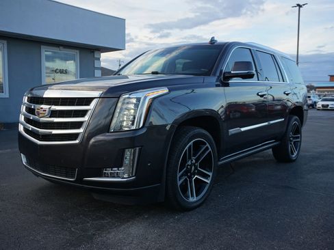 Used 2017 Cadillac Escalade Premium Luxury image 1