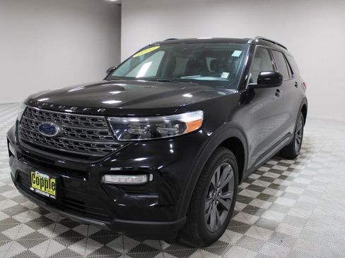 Used 2022 Ford Explorer XLT w/ Equipment Group 202A image 6
