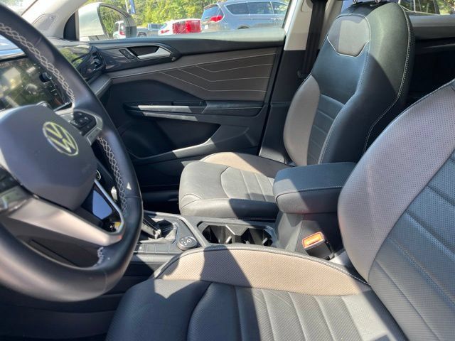 Used 2024 Volkswagen Taos SEL AWD/4WD image 9