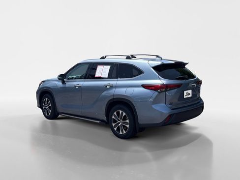 Used 2022 Toyota Highlander XLE FWD image 6
