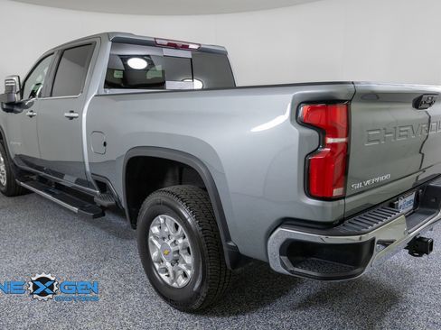 Used 2025 Chevrolet Silverado 2500 LTZ w/ LTZ Convenience Package AWD/4WD image 5