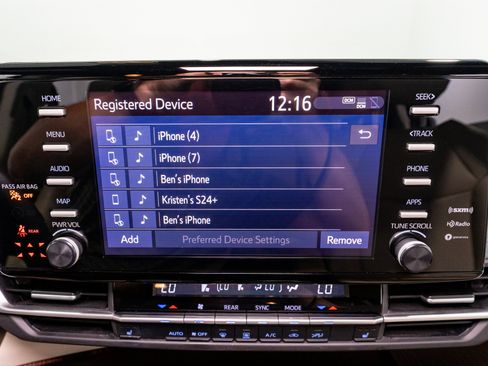 Used 2023 Toyota Sienna XLE FWD image 19