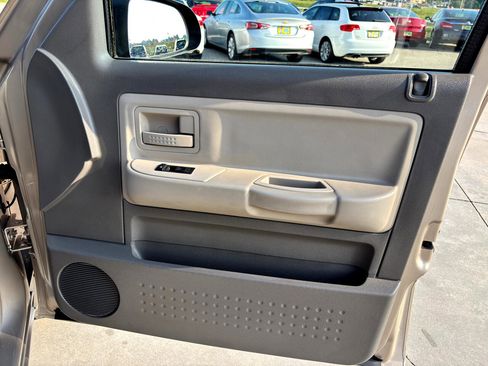 Used 2005 Dodge Dakota SLT image 25