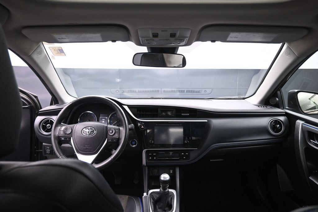 Used 2018 Toyota Corolla SE FWD image 25