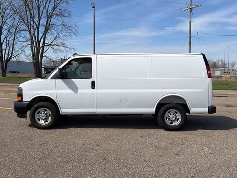 New 2025 Chevrolet Express 2500 image 8