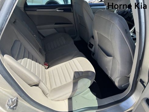 Used 2019 Ford Fusion SE FWD image 27