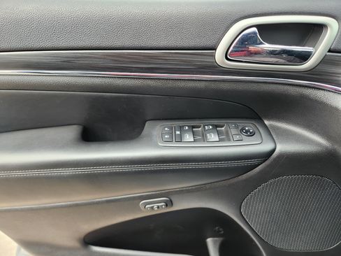 Used 2019 Jeep Grand Cherokee Limited image 27