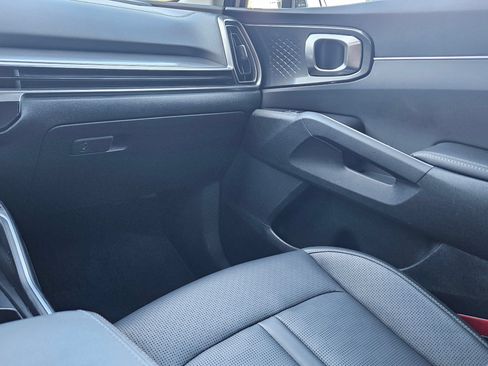 Used 2025 Kia Sorento S FWD image 11