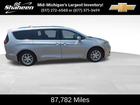 Used 2020 Chrysler Pacifica Touring-L FWD image 2