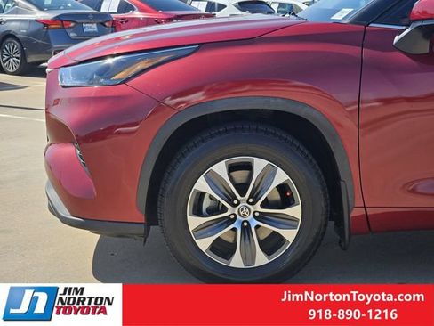 Used 2023 Toyota Highlander XLE FWD image 10