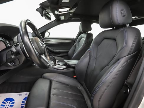 Used 2019 BMW 530i xDrive w/ M Sport Package AWD/4WD image 11
