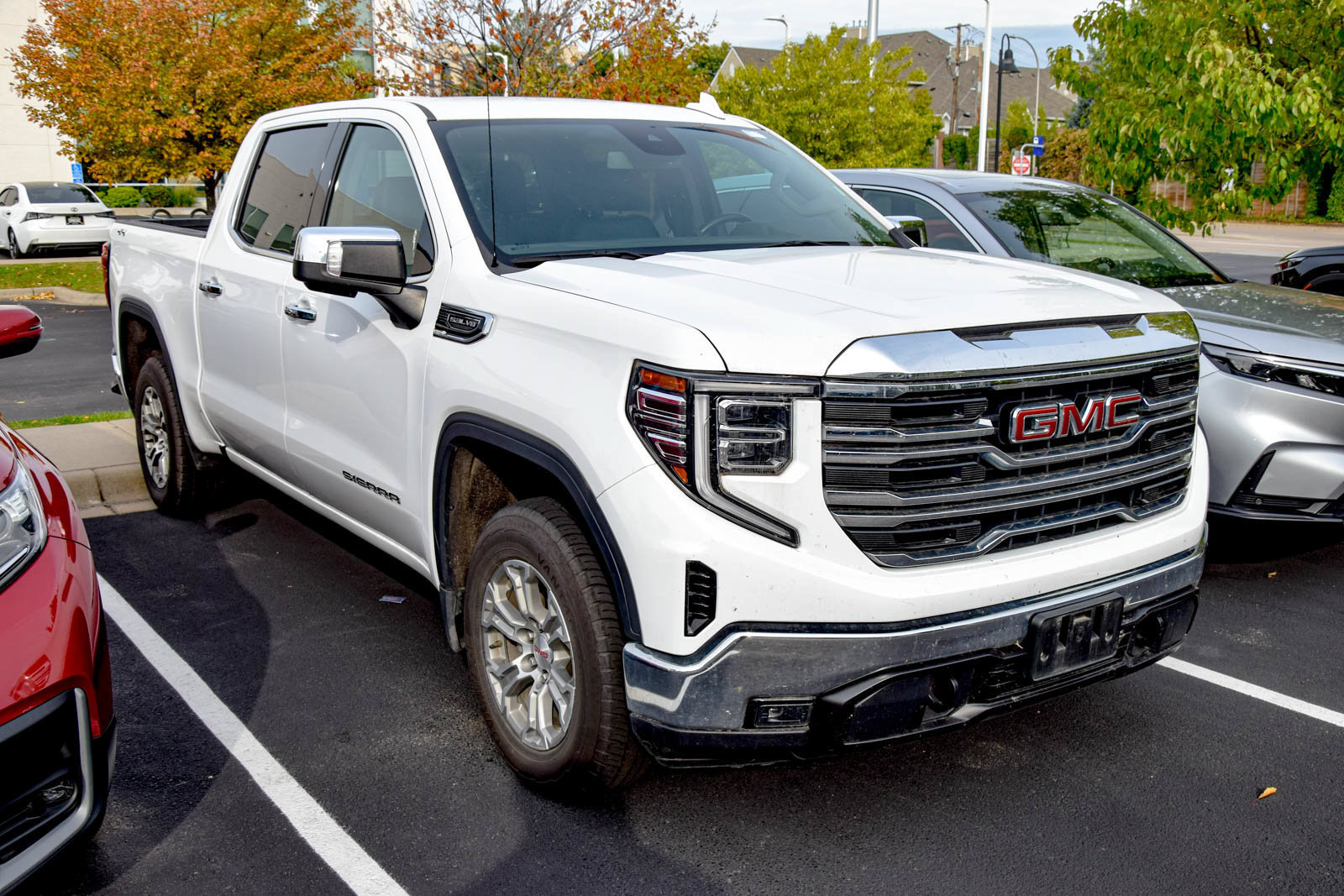 Used 2024 GMC Sierra 1500 SLT AWD/4WD image 3