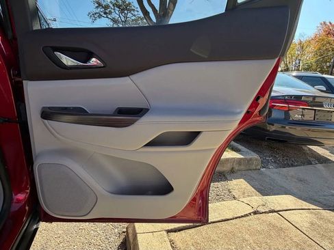 Used 2019 GMC Acadia SLT image 25