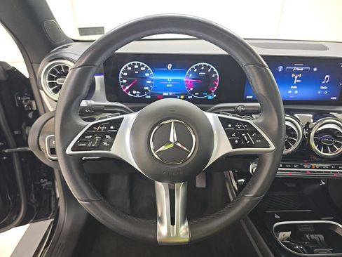 Used 2025 Mercedes-Benz CLA 250 4MATIC image 10