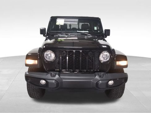 Certified 2022 Jeep Gladiator Sport image 5