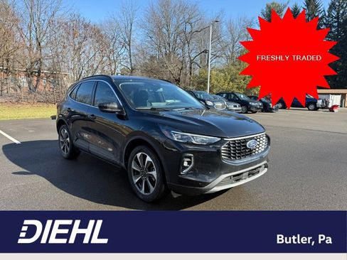 Used 2023 Ford Escape Platinum image 1