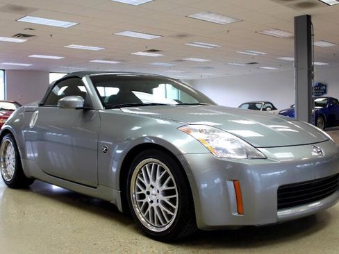 Used 2004 Nissan 350Z Touring image 2