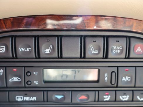 Used 2003 Jaguar XJ8 L RWD image 32