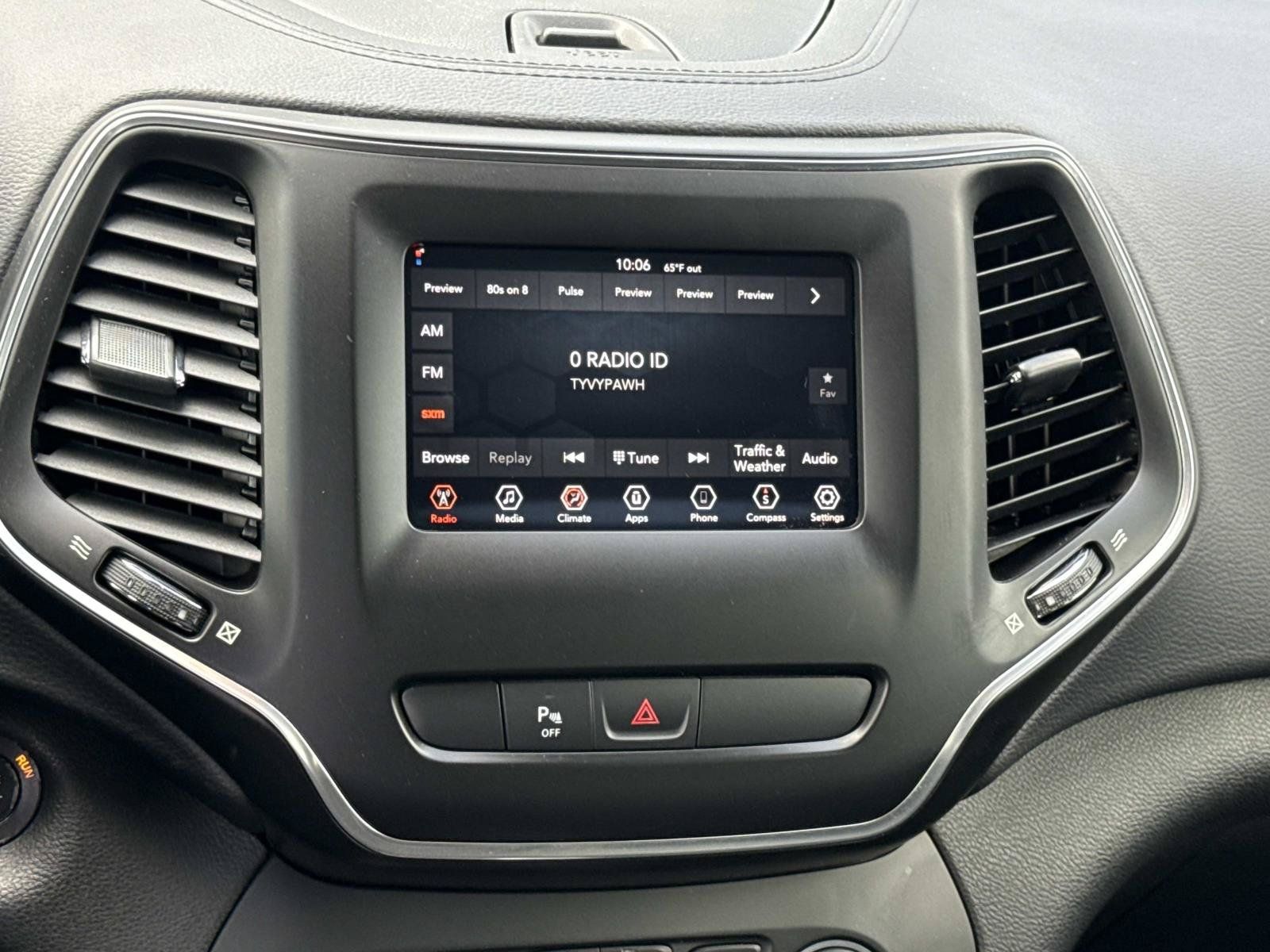 Used 2019 Jeep Cherokee Latitude Plus FWD image 19
