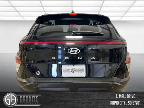 Used 2025 Hyundai Kona SEL FWD image 5