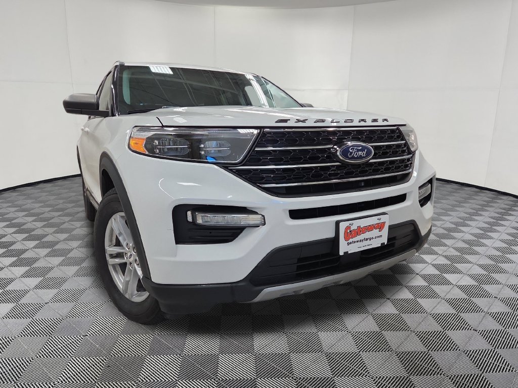 Used 2021 Ford Explorer XLT w/ Equipment Group 202A AWD/4WD image 2