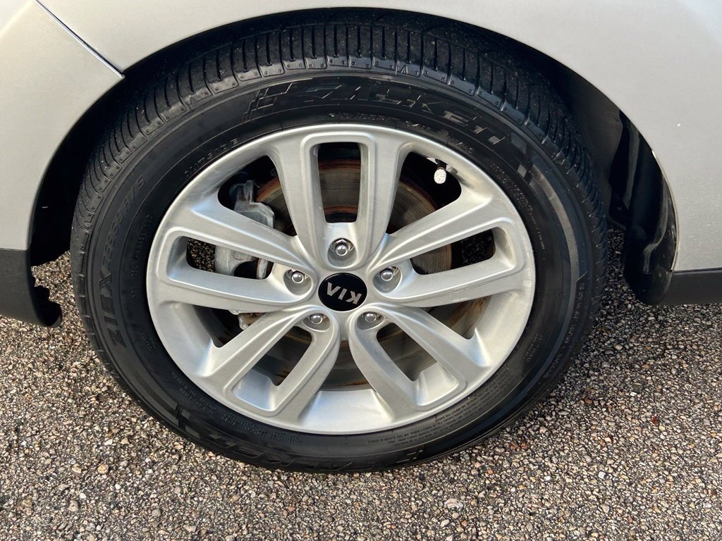 Used 2017 Kia Soul + FWD image 17