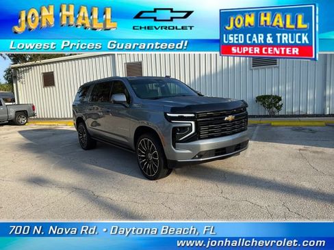 Used 2025 Chevrolet Suburban High Country AWD/4WD image 1