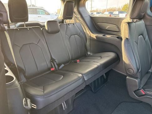 New 2026 Chrysler Pacifica Select w/ S Appearance Package FWD image 23