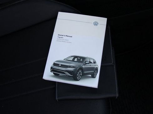 Used 2023 Volkswagen Tiguan SE image 33