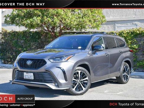 Certified 2022 Toyota Highlander XSE image 1